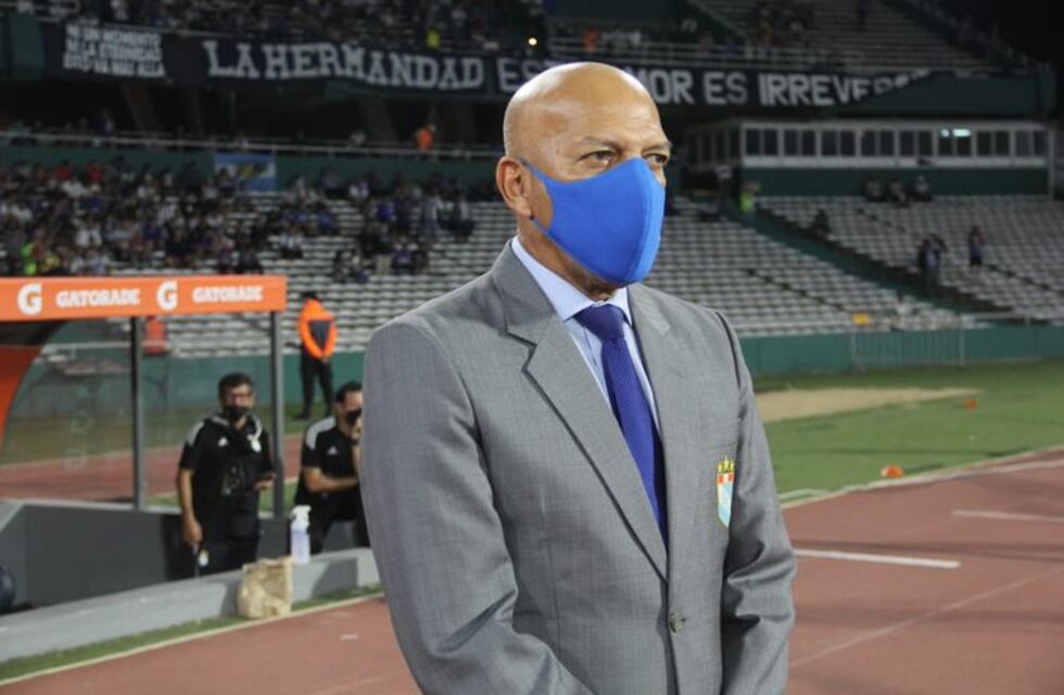 Roberto Mosquera, el DT de Sporting Cristal: “Le deseo lo mejor a Talleres”