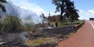 Puerto Libertad: incendio de pastizales cerca de una comunidad Mbyá