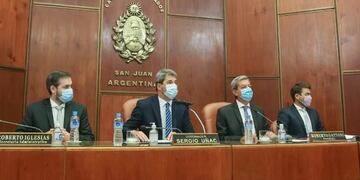 El Gobernador estuvo acompañado por parte de su Gabinete. Diario de Cuyo.