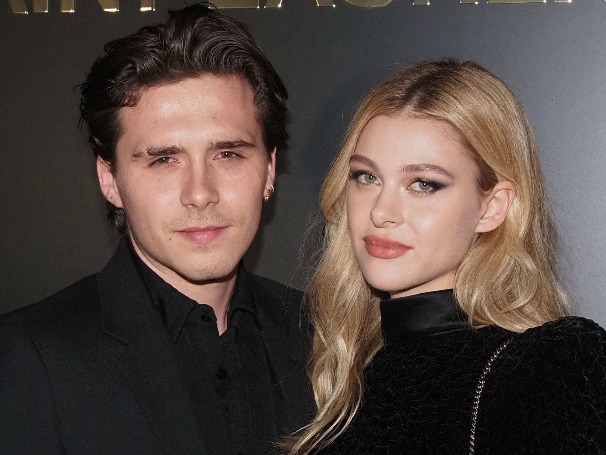 Brooklyn Beckham y su esposa