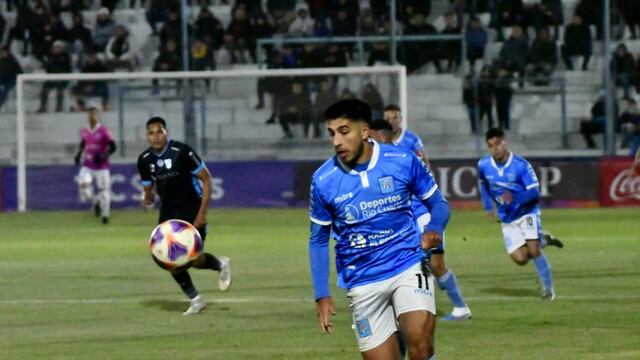 Mateo Bajamich, una de las armas de Estudiantes de Río Cuarto para el duelo con Temperley (Tomás Fragueiro / La Voz).
