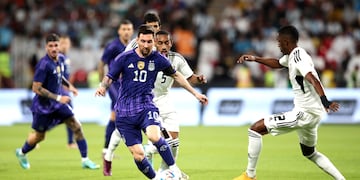 La Selección Argentina de Lionel Scaloni vence a Emiratos Árabes Unidos con cuatro golazos.