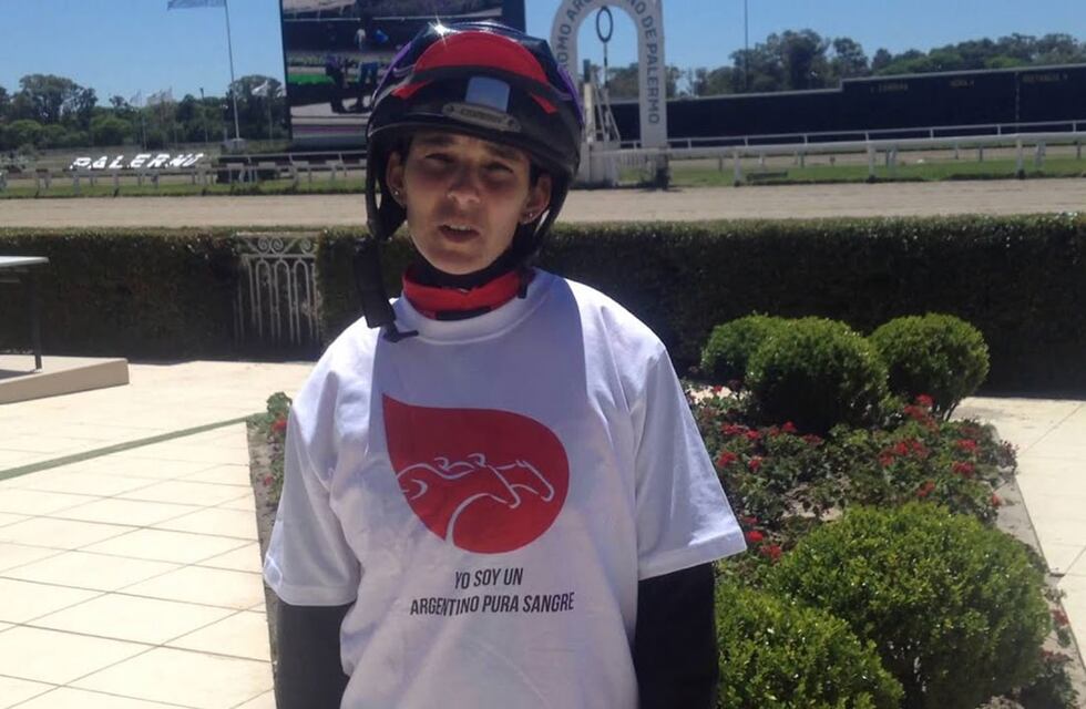 Video: una figura del jockey atacó a patadas a un agente de tránsito en San Isidro