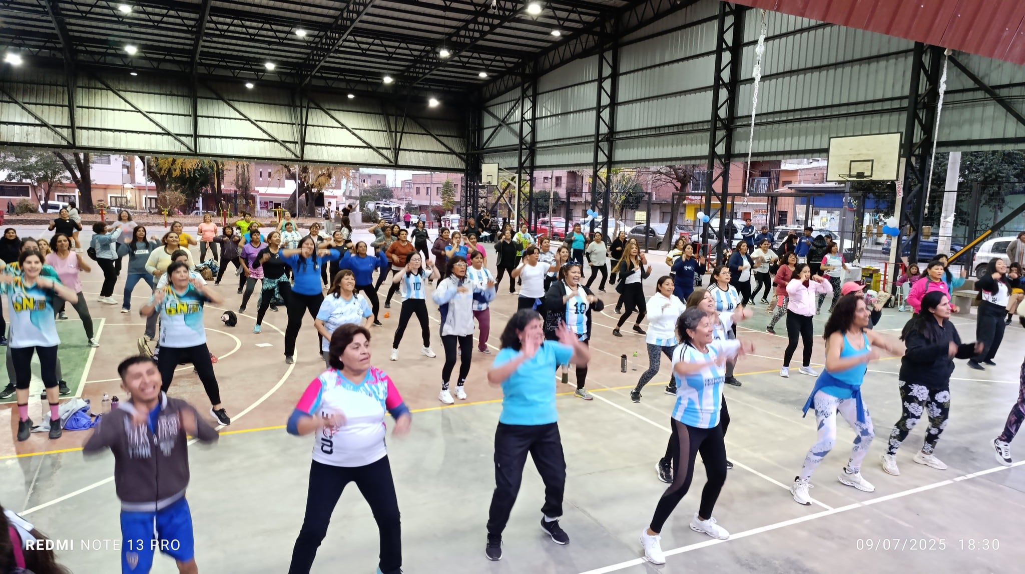 El Multi Espacio del barrio Mariano Moreno será nuevamente escenario esta tarde desde las 17:00 de una actividad saludable y solidaria convocada por el Instructorado Cuore Fitness.