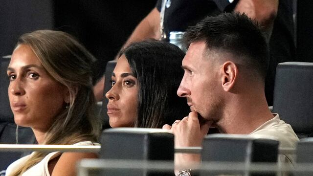 Sofía Balbi compartió el palco del estadio Chase con el matrimonio rosarino.