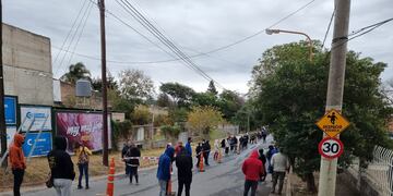 Largas colas para hisoparse en el centro CEDER de Carlos Paz.