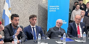Santiago Maratea y la conferencia de prensa por su colecta. / Gentileza.