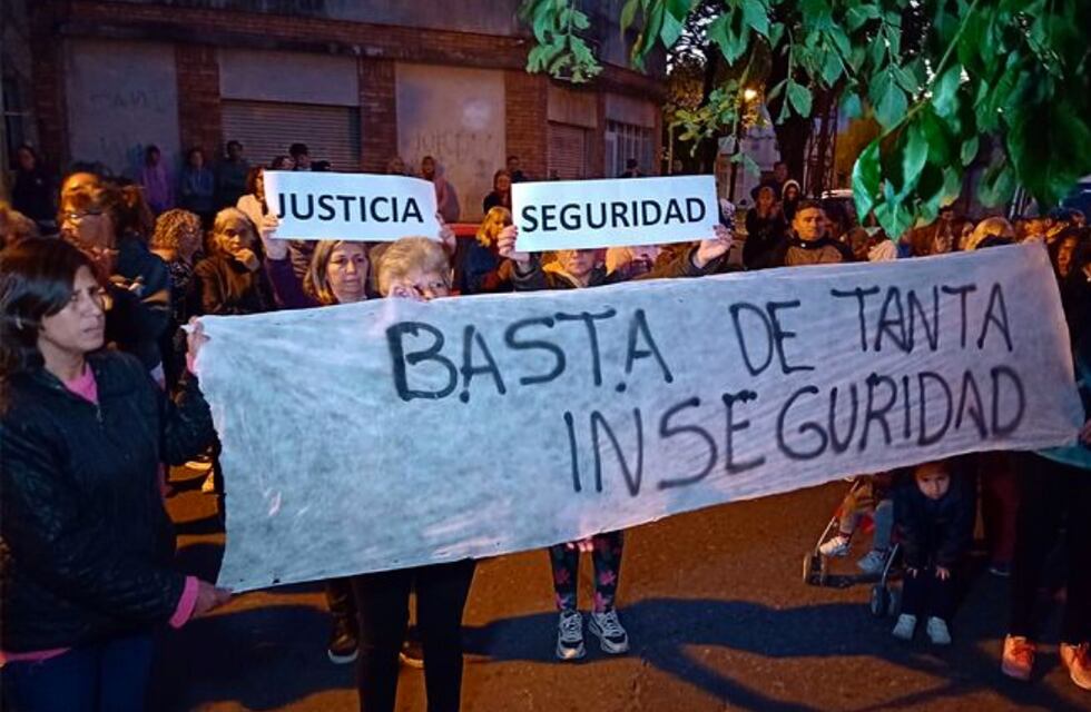Vecinos hartos de la inseguridad se manifestaron en la zona oeste de Rosario