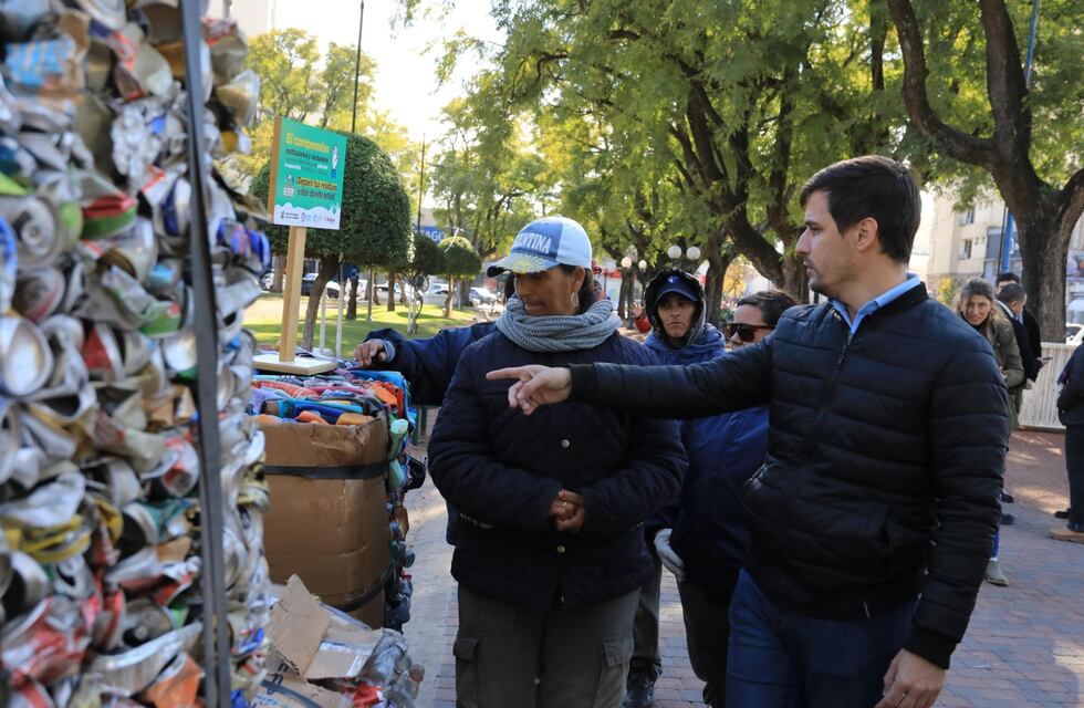 Día Mundial del Reciclaje: concientización en la plaza 25 de Mayo