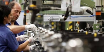 Las pymes de Rosario temen por la falta de insumos importados, la inflación y el dólar.