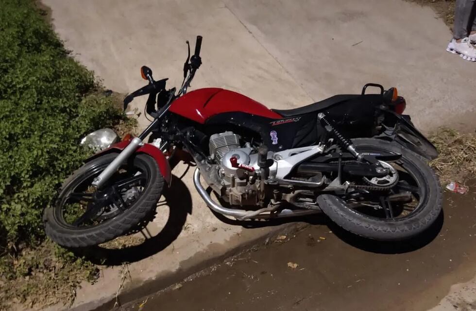 Siniestro fatal en Río Cuarto: un motociclista de 18 años falleció tras impactar contra un poste