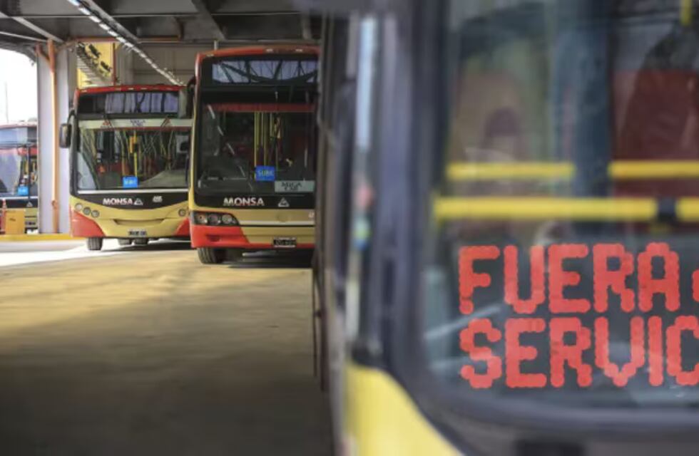 Paro general de colectivos y trenes en Argentina: a qué hora deja de funcionar el transporte público