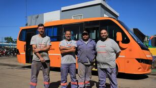 Recuperaron minibuses con mano de obra local