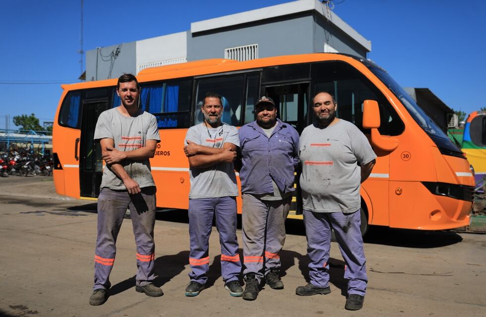 Recuperaron minibuses con mano de obra local