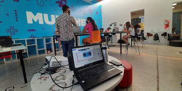 El club buscar incentivar a niñas, adolescentes y jóvenes en el amor por las ciencias de la informática.