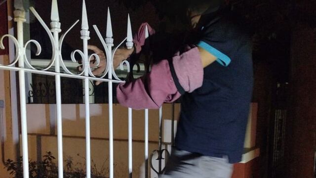 El salvaje delincuente tuvo que ser llevado al hospital (Gentileza @JavierSassi en Twitter).