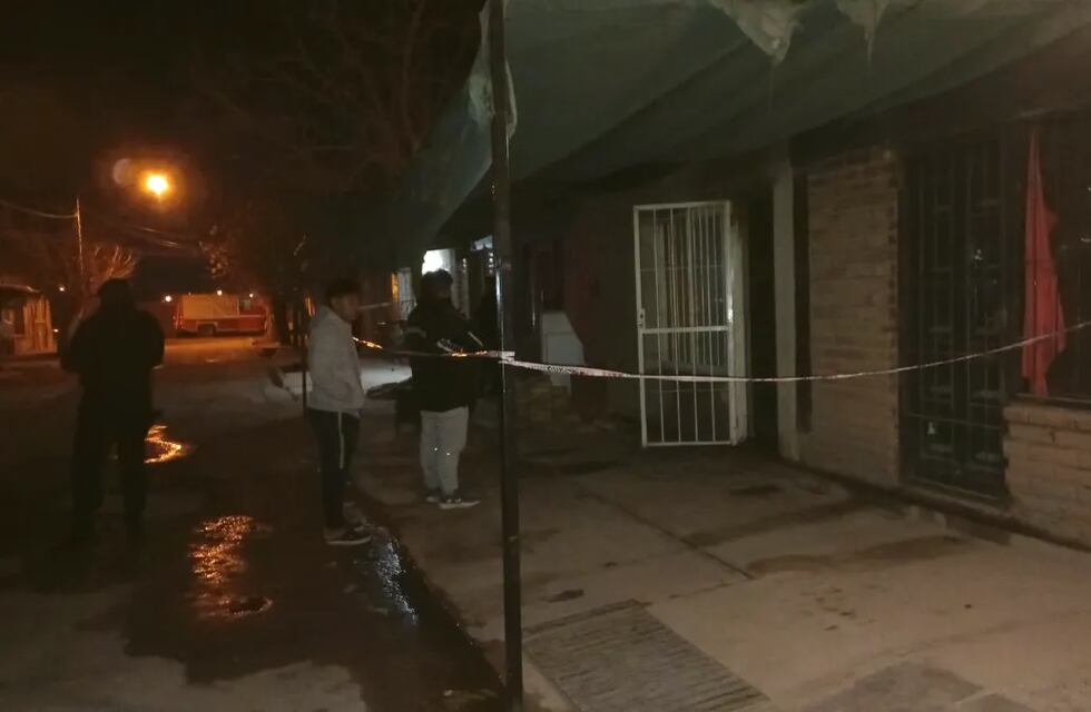 Tragedia en Las Heras: un hombre y su hijo de 12 años murieron en un incendio y la familia pide ayuda para reconstruir la casa