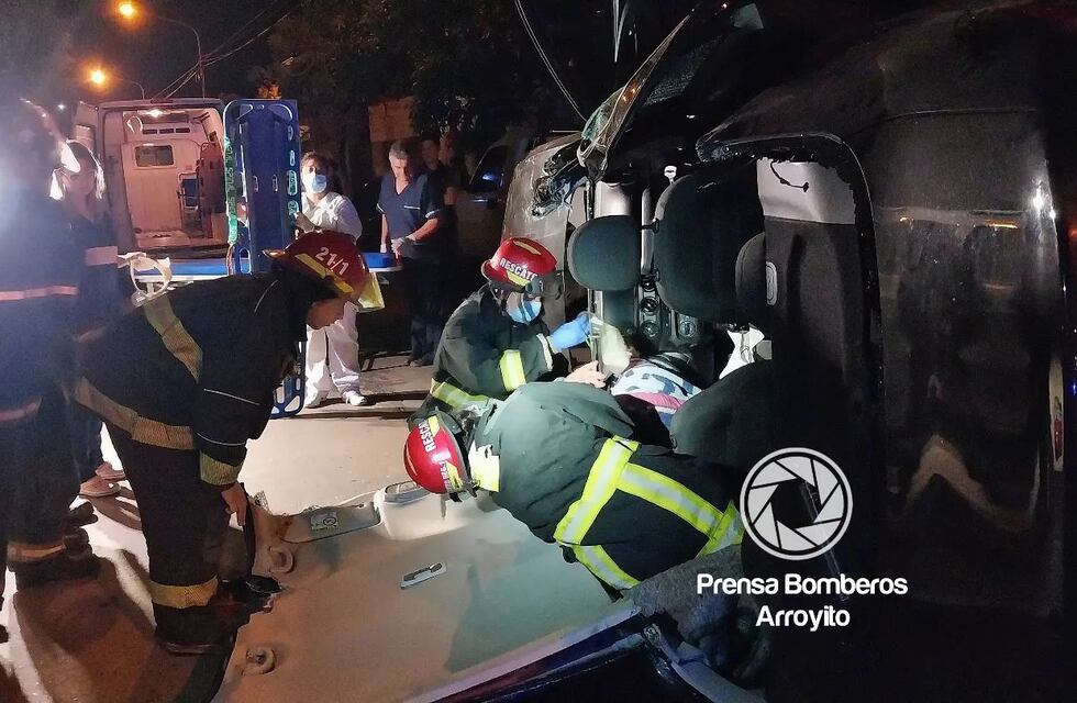 Lesiones de carácter reservadas para el conductor de un vehiculo que volcó en Arroyito