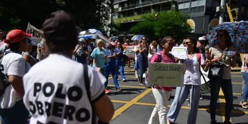 El encuentro entre ambas movilizaciones ocurrió en bulevar Illía y Chacabuco.