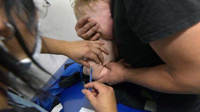04 de abril  2022 Sociedad
Plan Nacional de Vacunación
Comenzó hoy la primera vacunación antigripal que llegó en las últimas horas a la provincia de Mendoza, de un total de 28 mil dosis, serán destinadas, a partir de hoy, a los niños sanos de entre 6 y 24 meses, en el Hospital Humberto Notti
Foto: Orlando Pelichotti / Los Andes