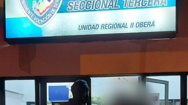Se trata de un joven de 19 años que fue hallado forzando la puerta de la vivienda.