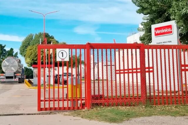 Lácteos Verónica paralizó sus plantas: 700 trabajadores dejaron de cobrar.