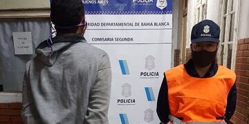 Golpeó a su pareja, intentó golpear a policías y casi lo linchan los vecinos