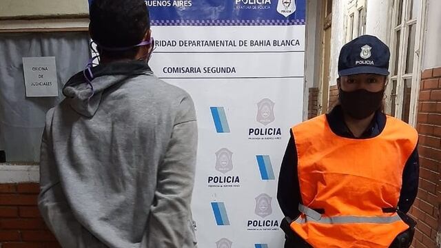 Golpeó a su pareja, intentó golpear a policías y casi lo linchan los vecinos