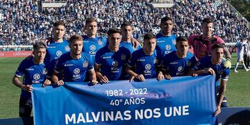 Malvinas nos une. Talleres con una bandera en La Plata.