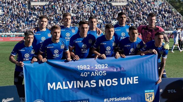 Malvinas nos une. Talleres con una bandera en La Plata.