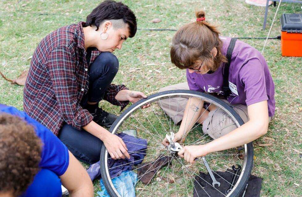 Una feria donde reparan objetos gratis en Córdoba: de qué trata la propuesta sustentable