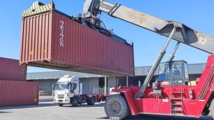 La balanza comercial registró un superávit de US$ 844 millones.