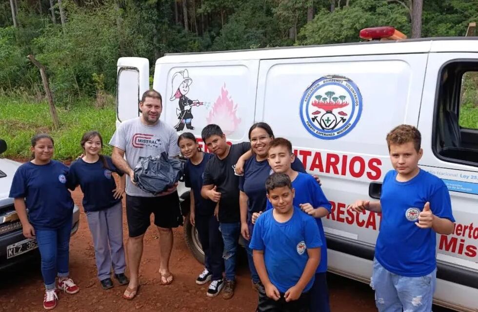 Bomberos Voluntarios de Puerto Esperanza vivieron una Semana Santa activa y comunitaria