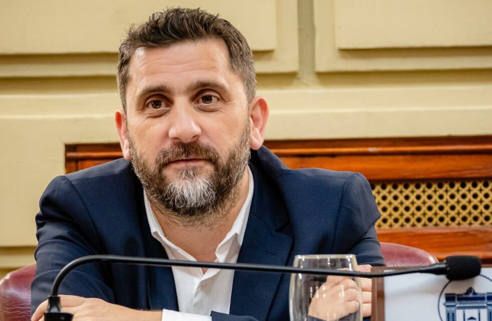 Cuvertino: “La licitación de la hidrovía empezó con sospechas y terminó con sospechas”