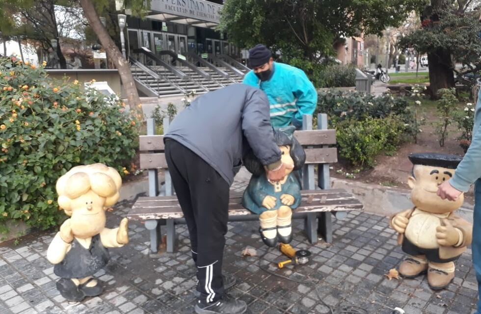 Retiran para restaurar las esculturas de Mafalda, Manolito y Susanita