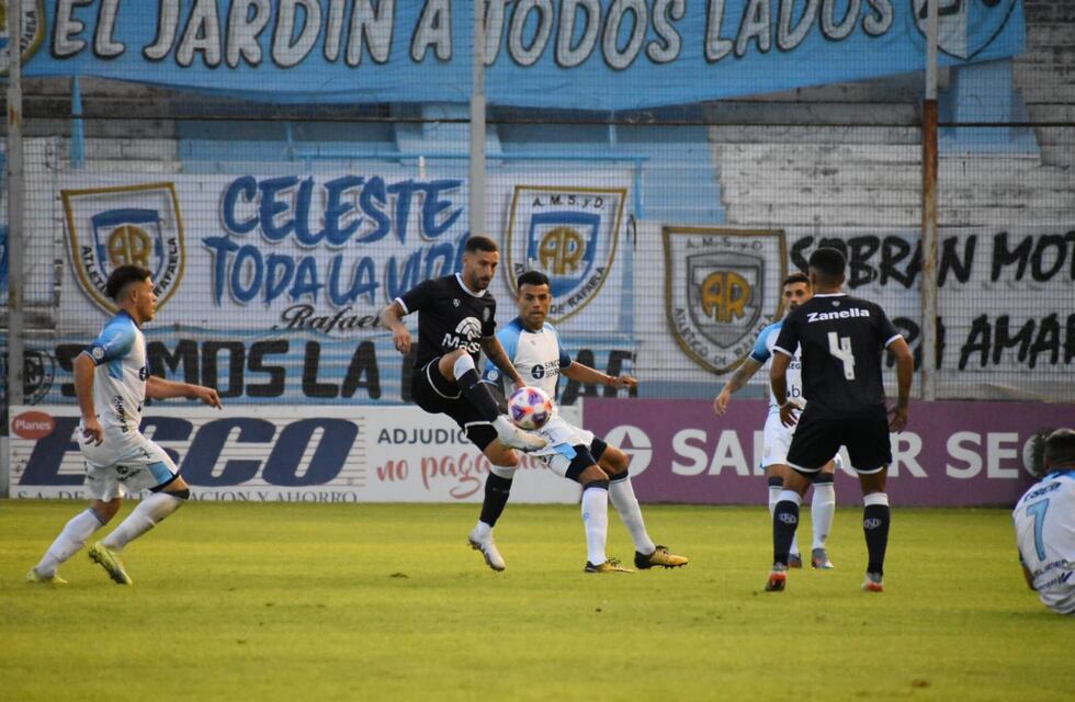 Atlético de Rafaela perdió de local y la “Lepra” mendocina lo superó en la tabla