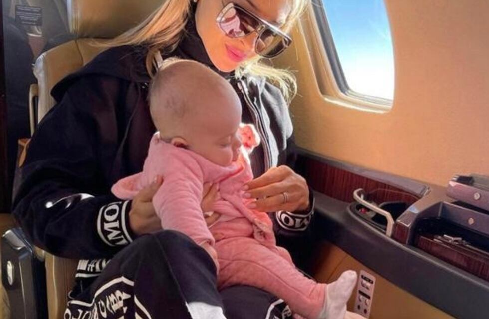 Agustina Gandolfo regresó al frío mendocino con su hija Nina