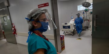Mendoza 11 de septiembre  de 2020 Sociedad
Los quirofanos de la nueva guardia del Hospital Central acondicionados para 
Guardia Covid y terapia intensiva con respirador para pacientes críticos.
 
Foto: Ignacio Blanco / Los Andes