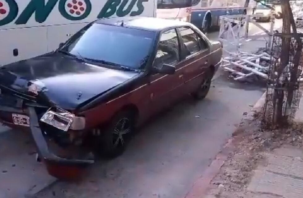 Estaba alcoholizado y casi incrusta su vehículo en una oficina de Anses en Córdoba