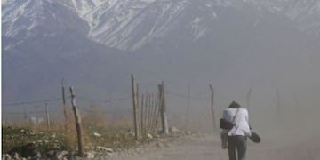 El viento Zonda comenzará a hacerse sentir este lunes en todo Mendoza.