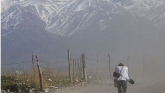 El viento Zonda comenzará a hacerse sentir este lunes en todo Mendoza.