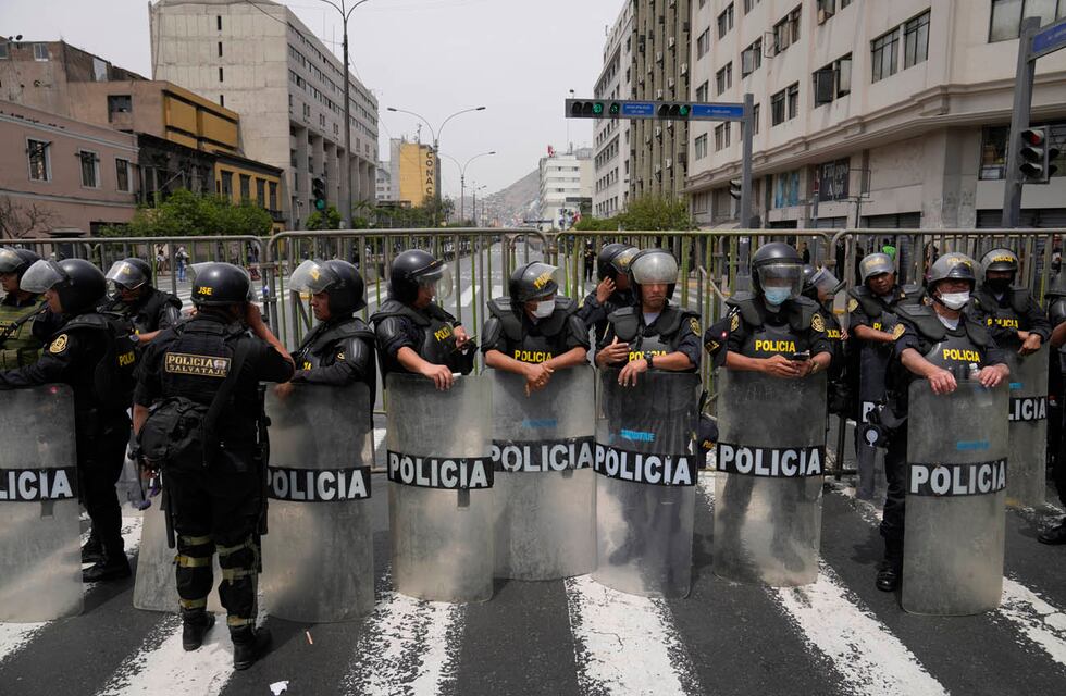 Nuevas manifestaciones en Perú agravan la situación, mientras Dina Boluarte anuncia el adelanto de las elecciones