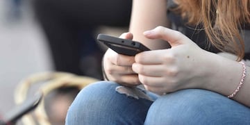 Compró un ceular por redes sociales y la estafaron. (Foto Javier Ferreyra /archivo)