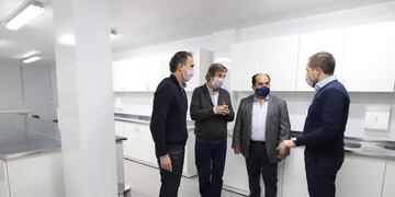 Emir Félix y Gabriel Katopodis recorrieron el centro modular sanitario.