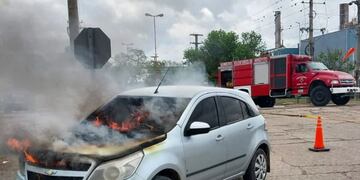 Incendio automóvil Arroyito