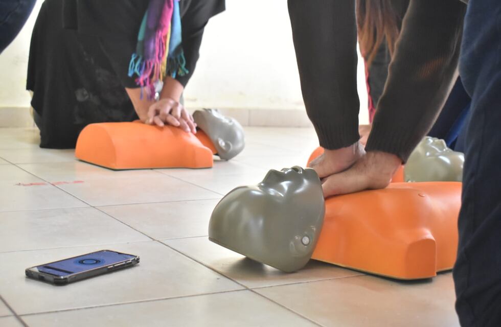 Charla sobre seguridad y RCP en Pehuen co