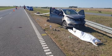 TRAGEDIA. El auto en el que viajaban los hinchas de Talleres.