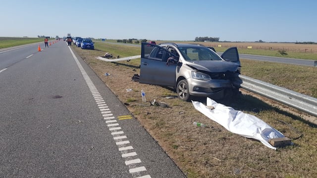 TRAGEDIA. El auto en el que viajaban los hinchas de Talleres.