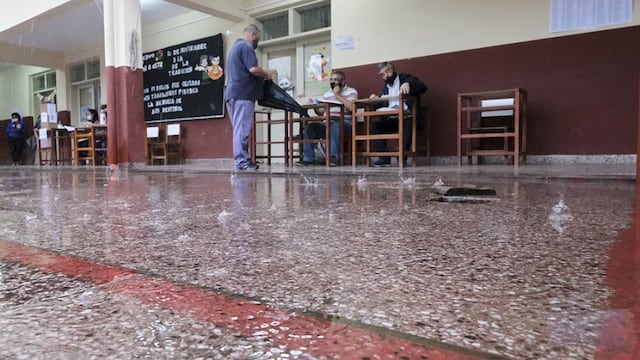 La lluvia es protagonista en las elecciones de Corrientes (Germán Pomar).