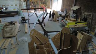 De importantes dimensiones, las aspas son fabricadas especialmente en Buenos Aires para la torre eólica helicoidal que funcionará en Jujuy.